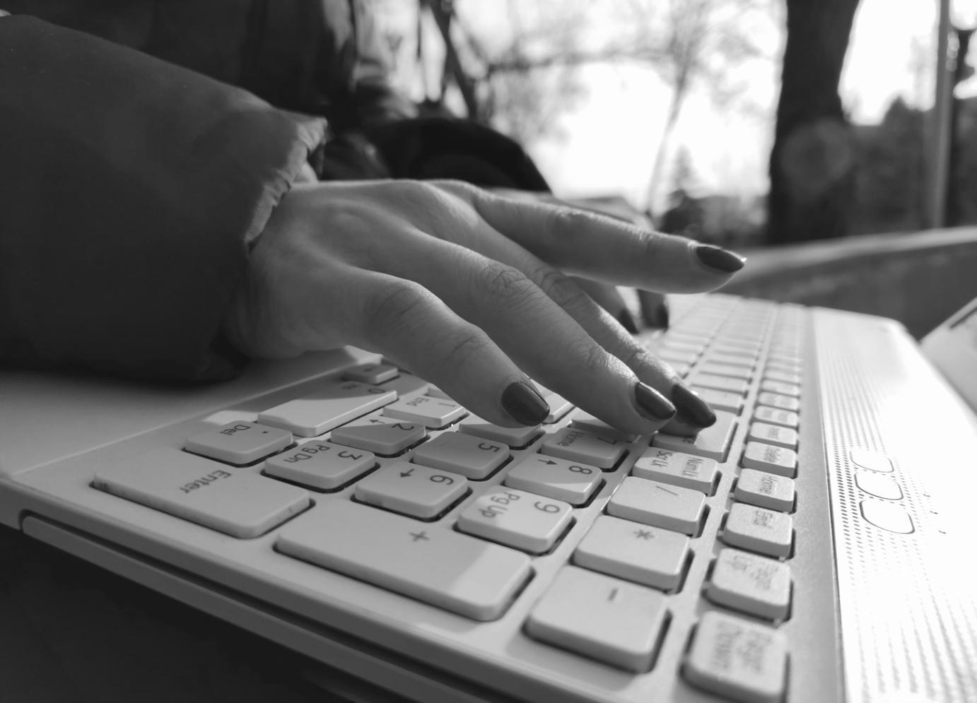 Espace de travail collaboratif avec analyse de données financières et documents stratégiques