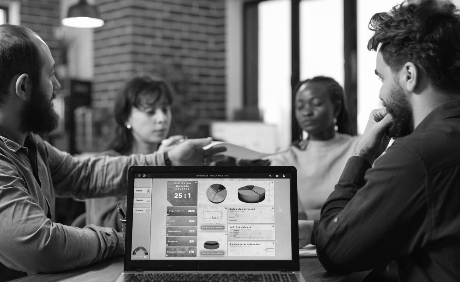 Session d'analyse financière collaborative chez arendaviax